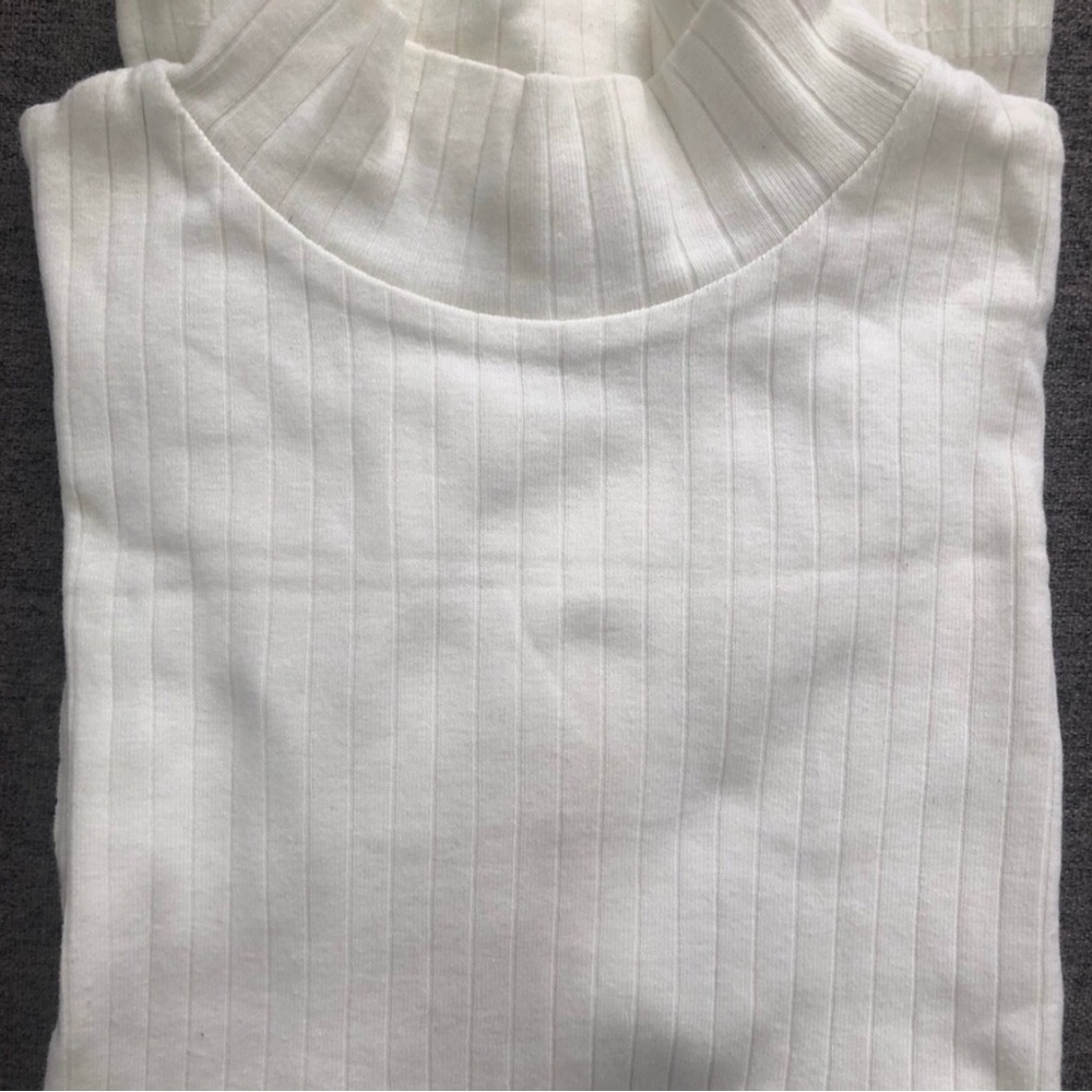 White Ribbed Turtleneck - Picture 5 of 5